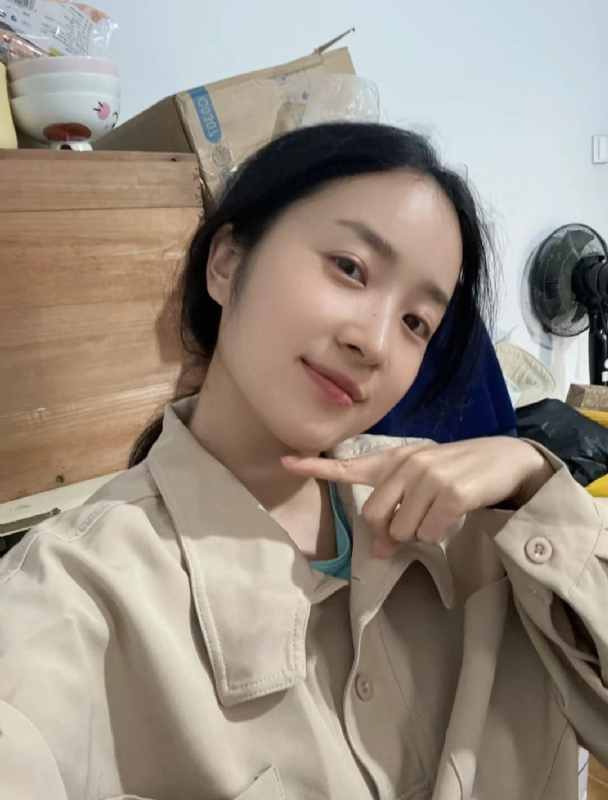 多喝热水的第二张照片--深圳相亲服务中心