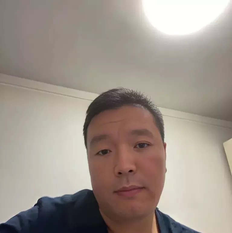 穿唐装的松鼠的第一张照片--深圳相亲服务中心
