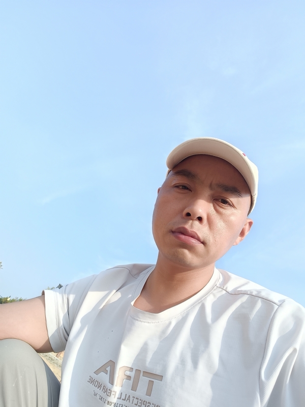 哥哥的第一张照片--深圳相亲服务中心