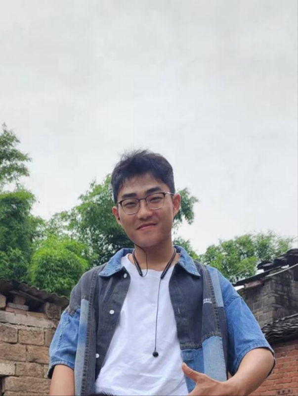 越努力越幸运的第一张照片--深圳相亲服务中心