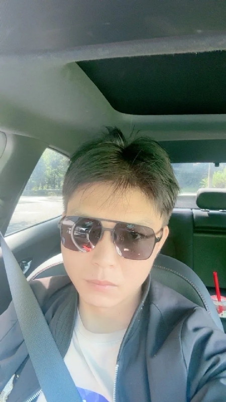 怀念的第一张照片--深圳相亲服务中心