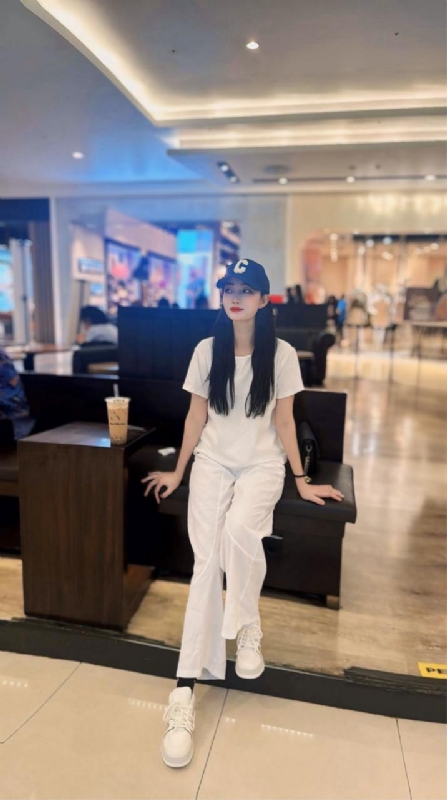 卖火柴的小女孩的第一张照片--深圳相亲服务中心