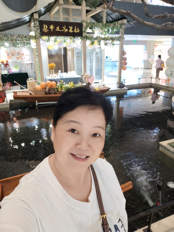 丁姐爱生活的第三张照片--深圳相亲服务中心