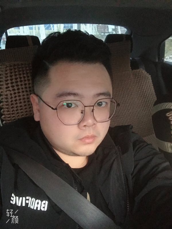 欢笑的第一张照片--深圳相亲服务中心
