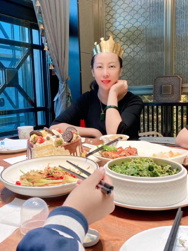 红红的第二张照片--深圳相亲服务中心