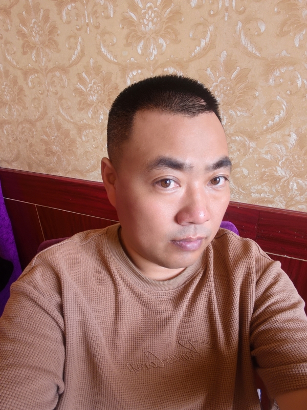 擦亮眼睛向前看的第一张照片--深圳相亲服务中心