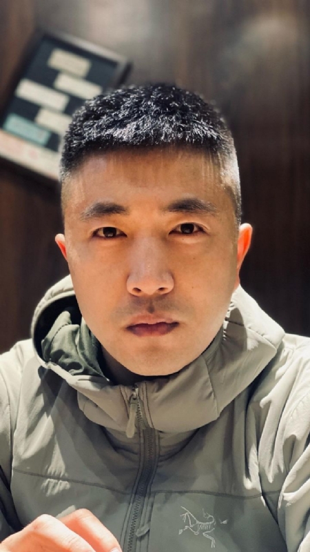山中何缘的第一张照片--深圳相亲服务中心