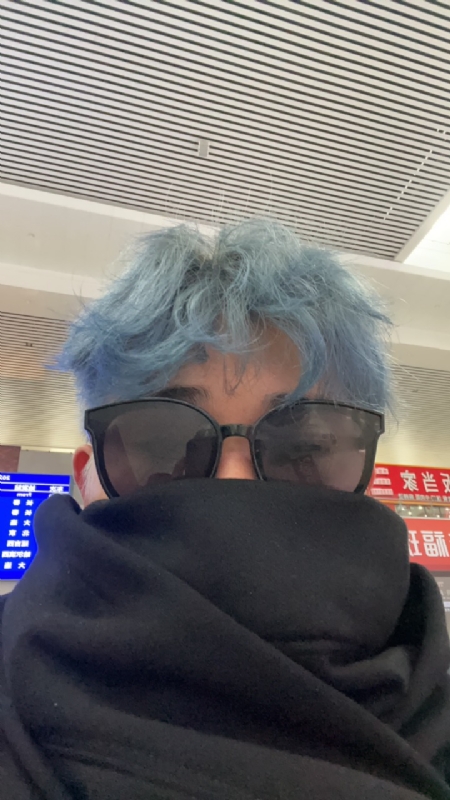 平行线的第一张照片--深圳相亲服务中心