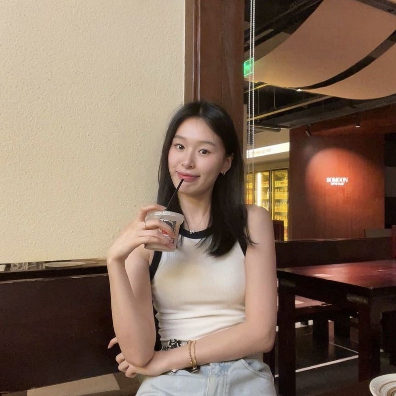 羽毛的第一张照片--深圳相亲服务中心