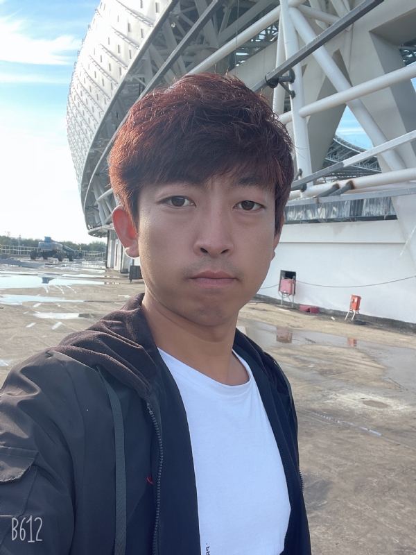 绅士大男孩的第一张照片--深圳相亲服务中心