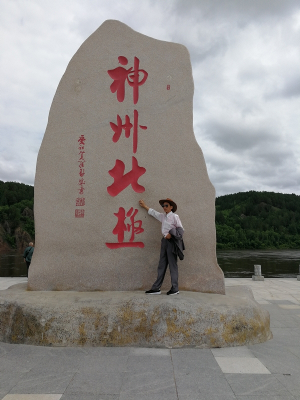 丛中笑的第一张照片--深圳相亲服务中心