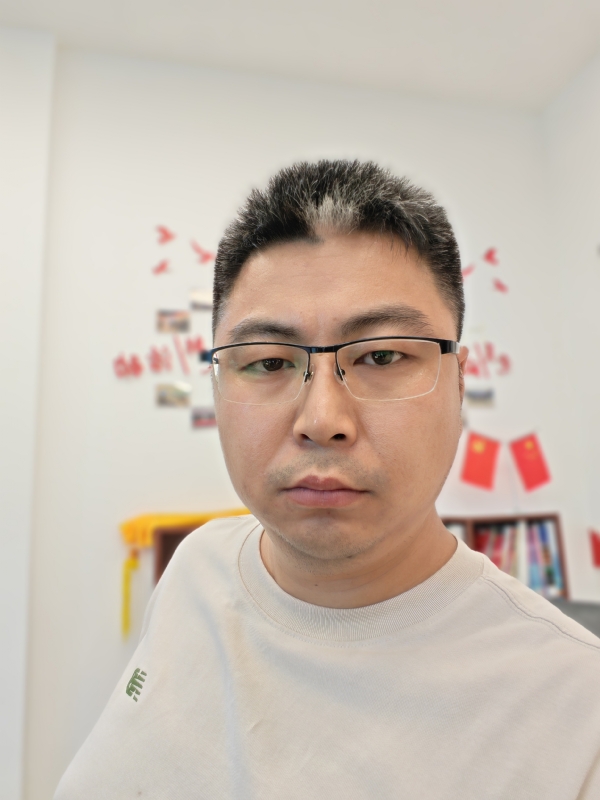 苦海寻舟的第一张照片--深圳相亲服务中心