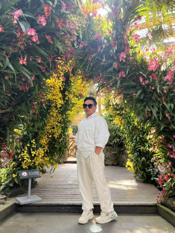 少一点的第一张照片--深圳相亲服务中心