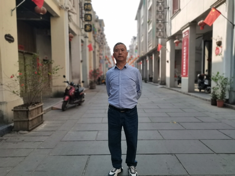 一粒尘埃的第一张照片--深圳相亲服务中心