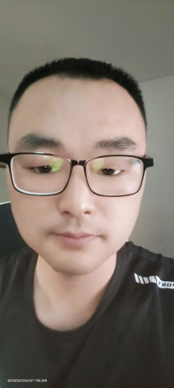 潮湿的心的第一张照片--深圳相亲服务中心