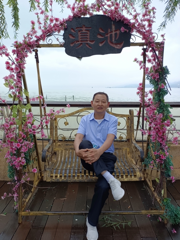 奋斗的第一张照片--深圳相亲服务中心