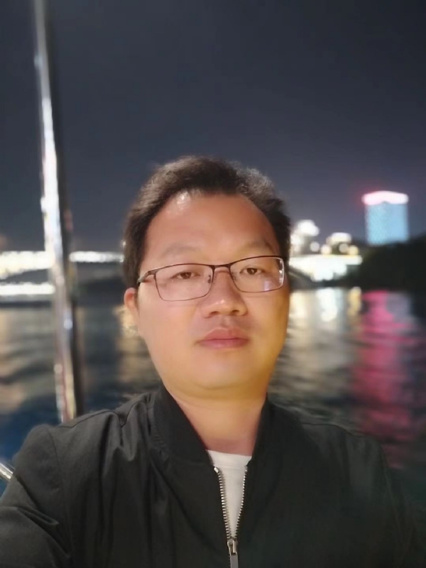 祝你平安的第一张照片--深圳相亲服务中心