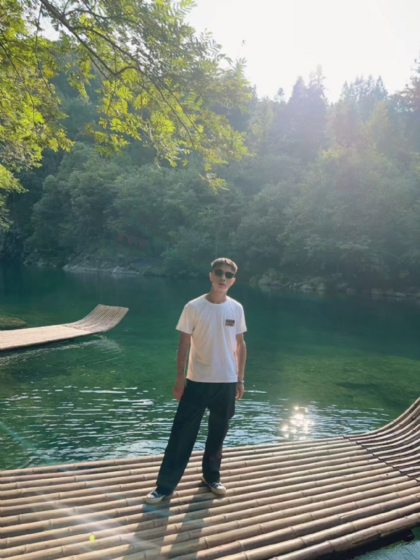 林言的第三张照片--深圳相亲服务中心