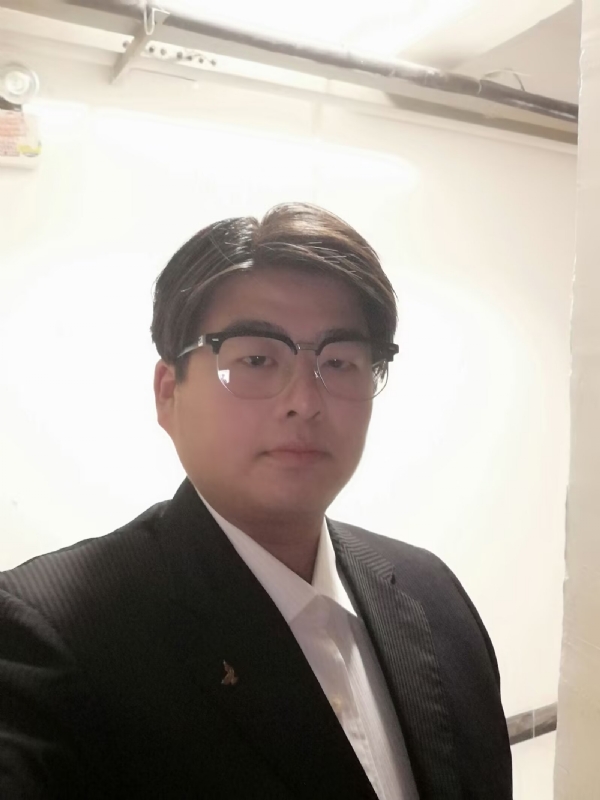 孤独一人的第一张照片--深圳相亲服务中心