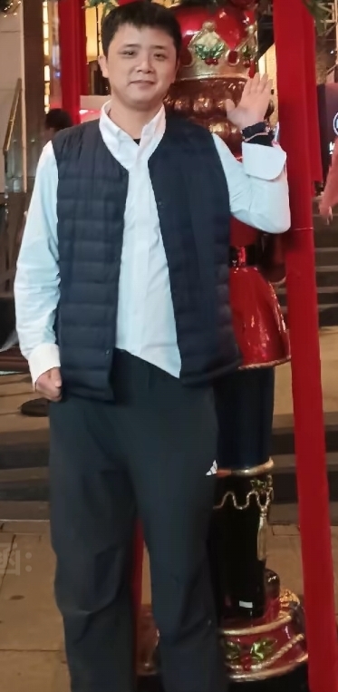 龙的陪伴的第一张照片--深圳相亲服务中心