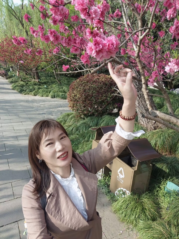 丽娜的第四张照片--深圳相亲服务中心