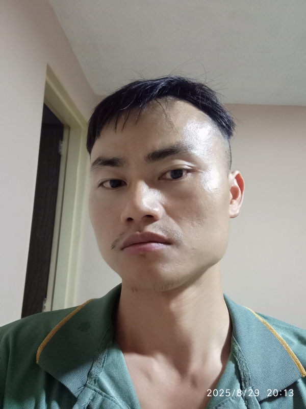 自简的第二张照片--深圳相亲服务中心