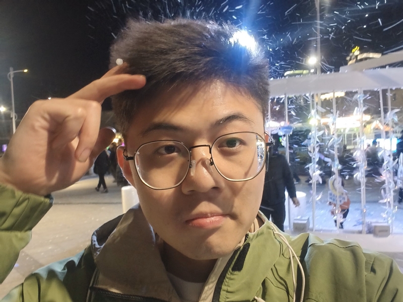 独揽星河的第一张照片--深圳相亲服务中心