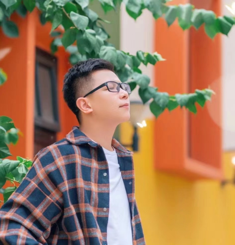 版本之子的第一张照片--深圳相亲服务中心