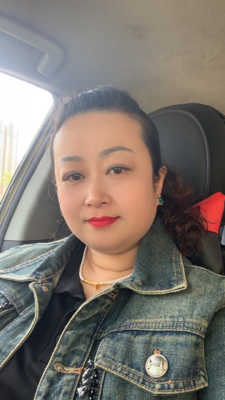 云中的蝶的第一张照片--深圳相亲服务中心