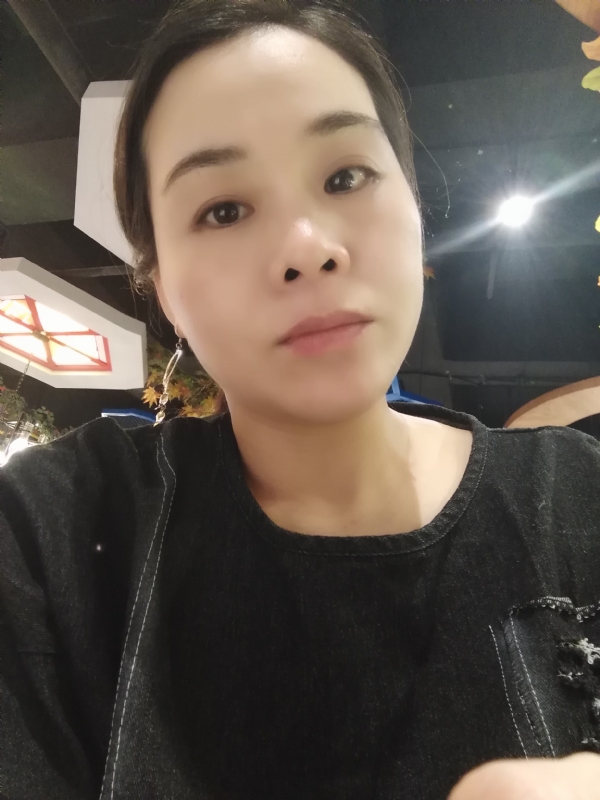 喜欢黑巧的第一张照片--深圳相亲服务中心